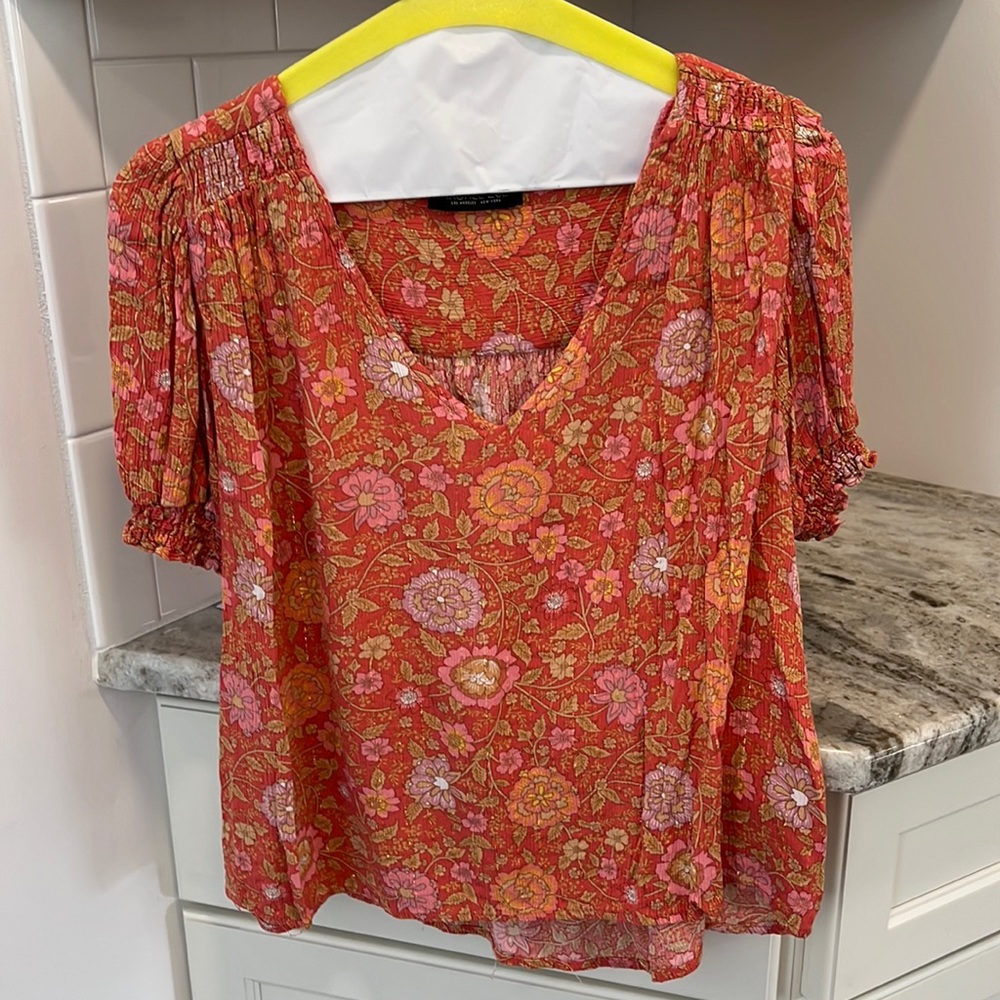 Beautiful top with gold threading throughout
